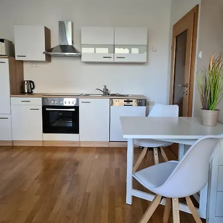 Goldeck Apartment *